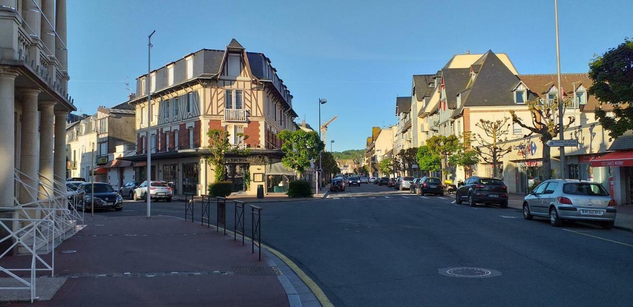Hôtel Le Chantilly Deauville Exterior foto